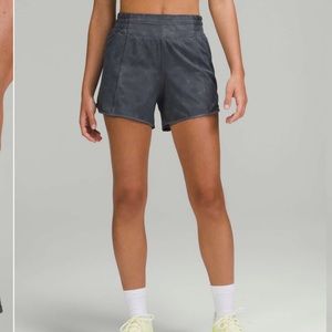 Lululemon Hotty Hot High-Rise Lined Short 4"